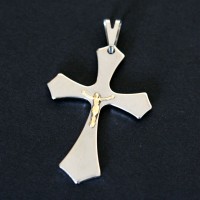 Pingente de Aço Cruz Tipo Malta com Cristo em Ouro
